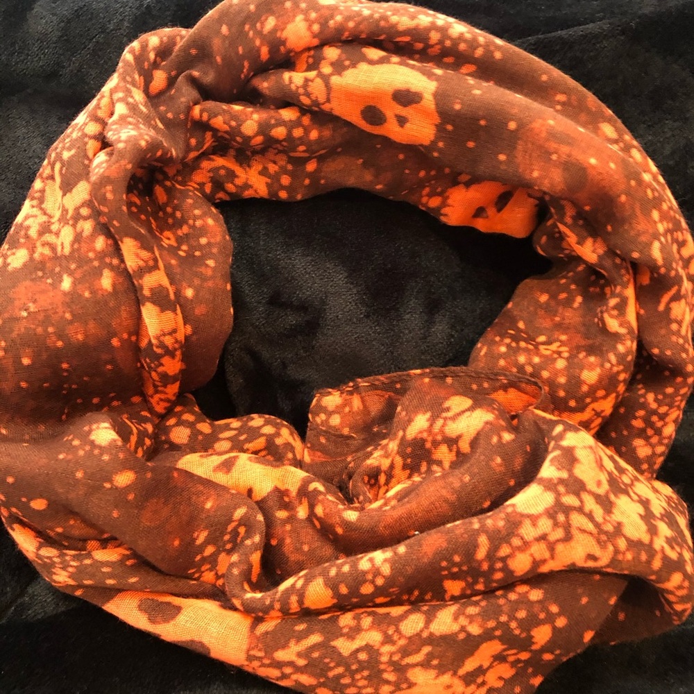 Skull scarf